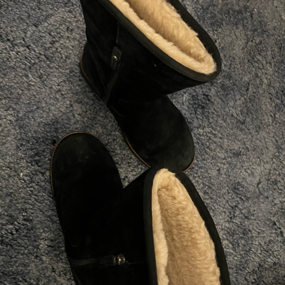 Uggs used lightly very comfortable and warm. Offers welcome